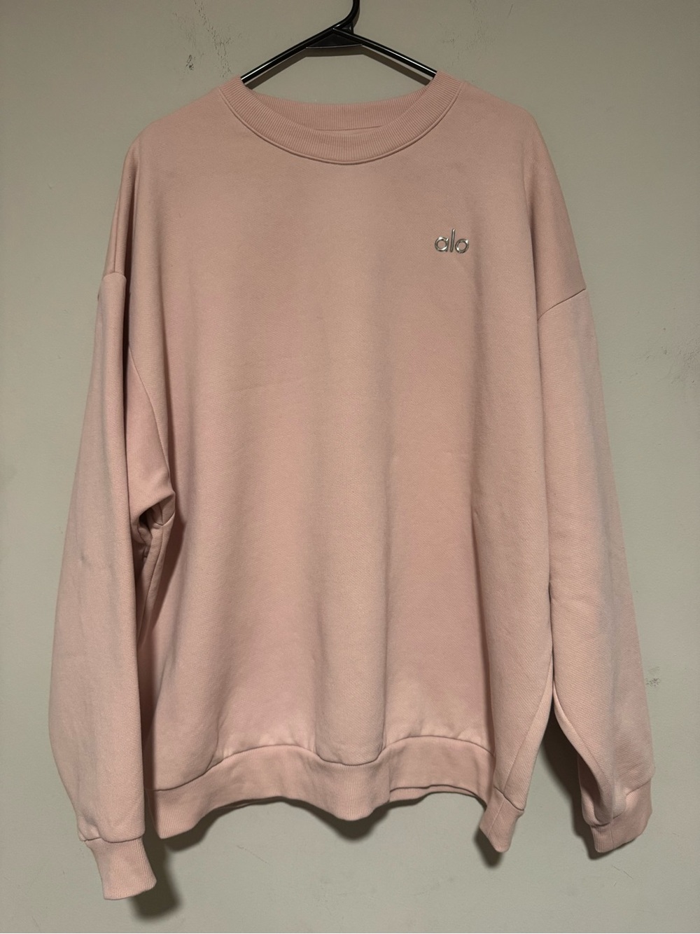 ALO Yoga Accolade Crewneck Sweatshirt in Pink Quartz
